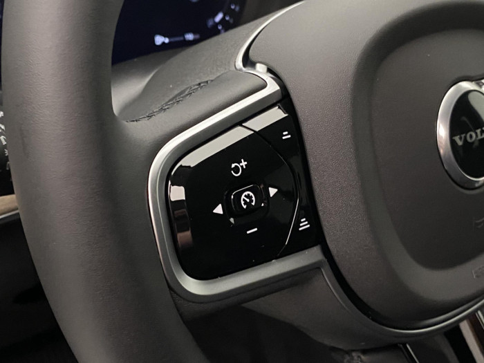 Volvo XC90 B5 AWD AUT DARK PLUS 7míst na operativní leasing