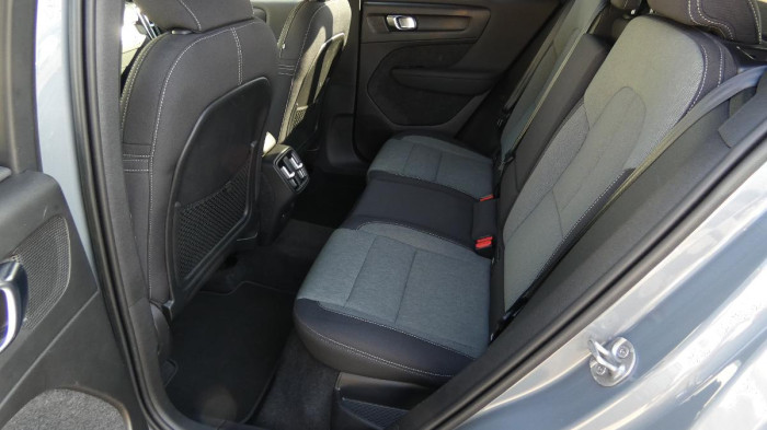 Volvo XC40 T2 FWD Momentum Core na operativní leasing