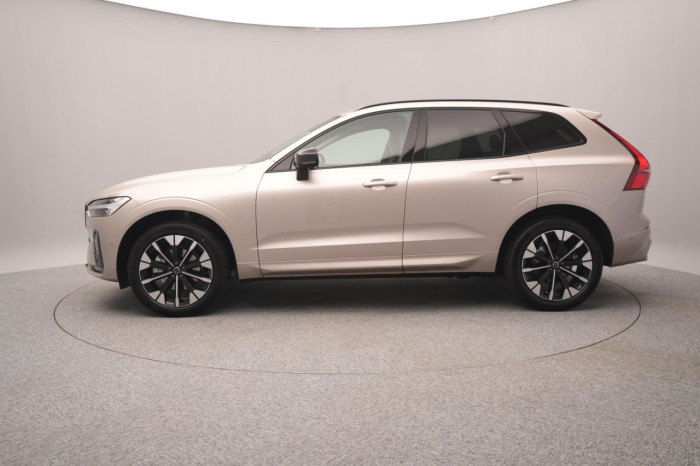 Volvo XC60 B5 AWD AUT DARK ULTRA na operativní leasing