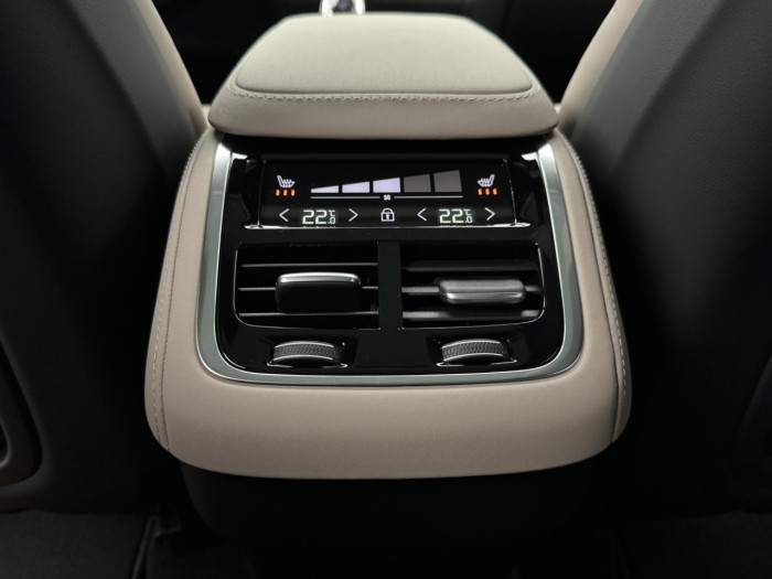 Volvo XC90 B5 AWD AUT DARK ULTRA 7 míst na operativní leasing