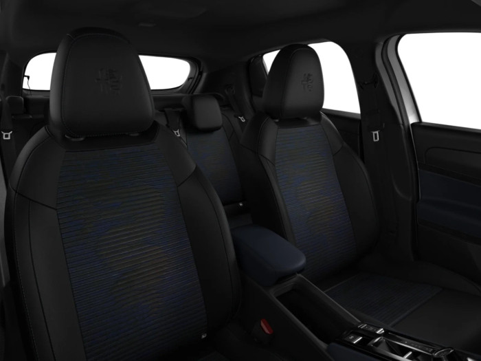 Alfa Romeo Junior Ibrida 1.2 Turbo Hybrid 107 kW Benzín Automatická převodovka na operativní leasing