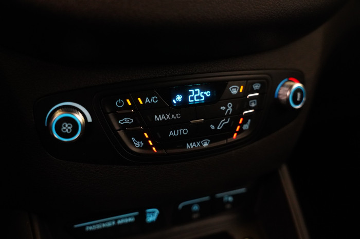 Ford Tourneo Courier 1.5 TDCi 74 kW Trend na operativní leasing