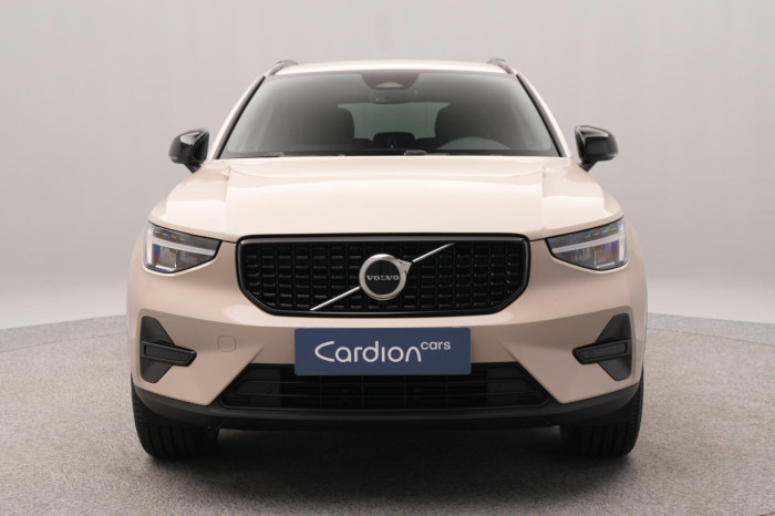 Volvo XC40 B3 AUT DARK PLUS na operativní leasing