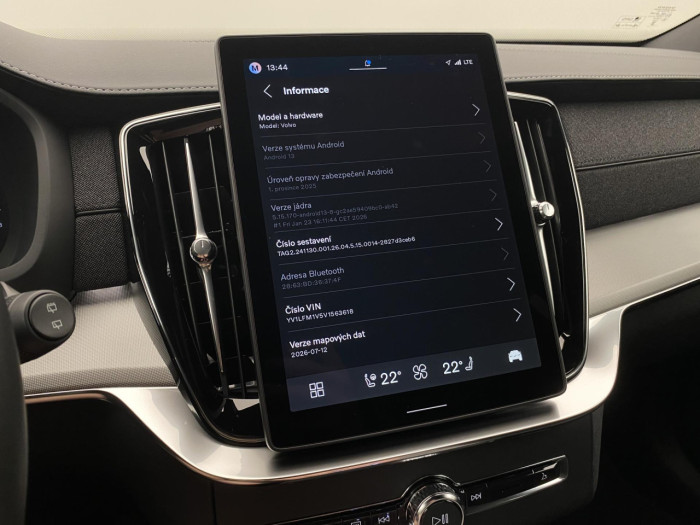 Volvo XC90 B5 AWD AUT BLACK EDITION PLUS na operativní leasing