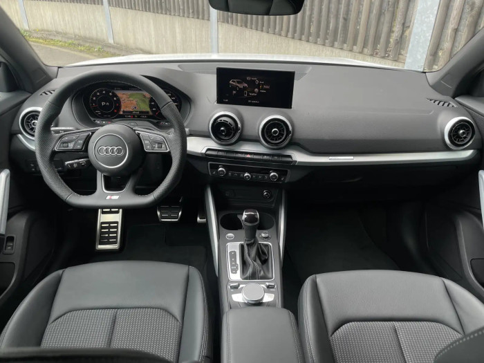 Audi Q2 S line 1.5 TFSI 110 kW Benzín Automatická převodovka na operativní leasing