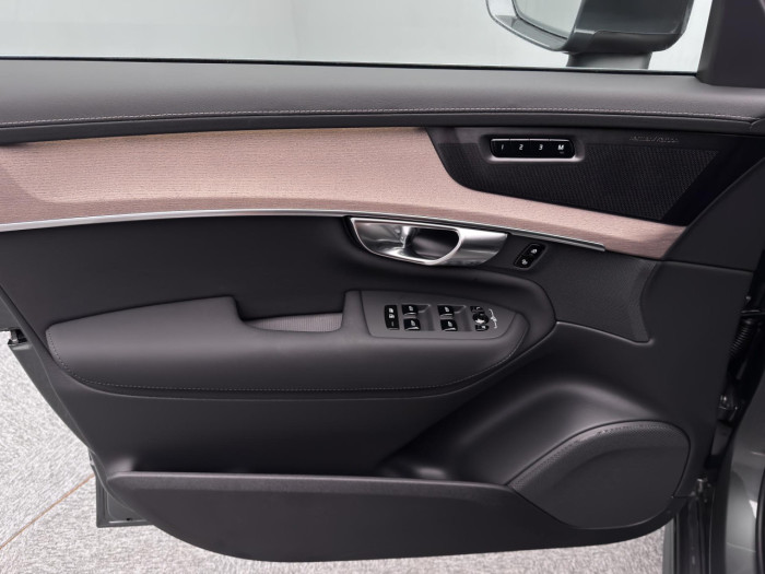 Volvo XC90 B5 AWD AUT BRIGHT PLUS 7-míst na operativní leasing