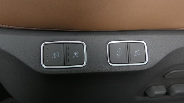 Hyundai Staria 2.2 CRDi Luxury 4x4 Auto na operativní leasing
