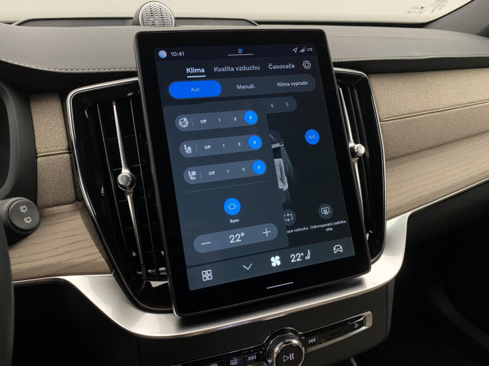 Volvo XC90 T8 AWD Plug-in DARK PLUS 7m na operativní leasing