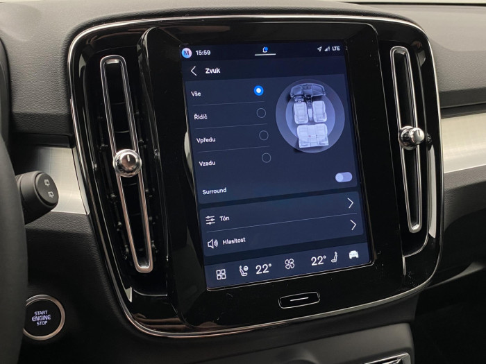 Volvo XC40 B4 AUT DARK PLUS na operativní leasing