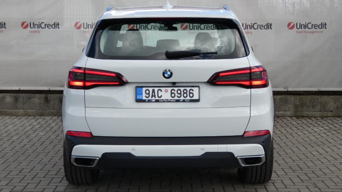 BMW X5 xDrive 40i na operativní leasing