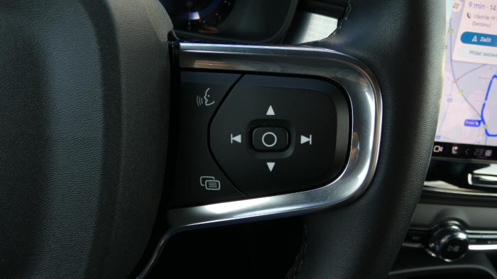 Volvo XC40 B3 Plus Dark DCT na operativní leasing