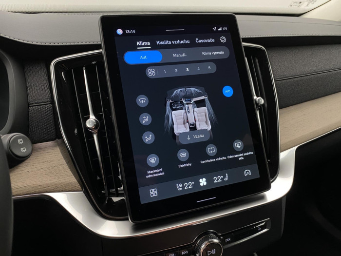 Volvo XC90 T8 AWD RECHARGE DARK PLUS 7m na operativní leasing