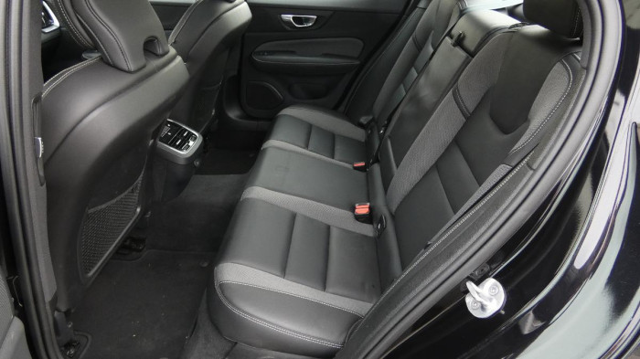 Volvo S60 B5 AWD Ultimate Dark na operativní leasing