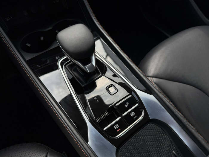 MG HS EXCLUSIVE PHEV 1,5TGI / 200kW na operativní leasing