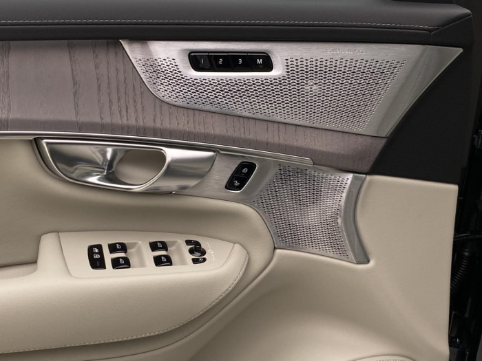 Volvo XC90 T8 AWD Plug-in BRIGHT PLUS 7m na operativní leasing