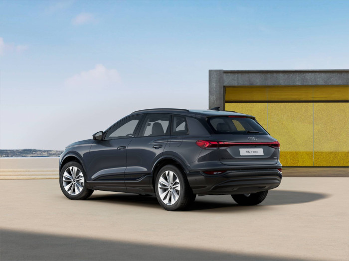 Audi Q6 SUV e-tron quattro na operativní leasing