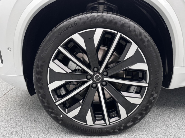 Volvo XC90 B5 AWD AUT DARK ULTRA 7-míst na operativní leasing