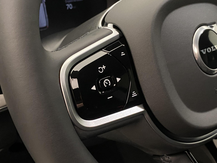 Volvo XC90 T8 AWD RECHARGE DARK PLUS 7m na operativní leasing