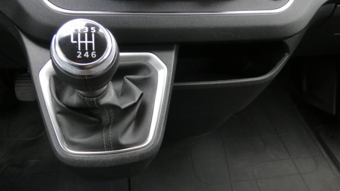 Land Rover Discovery D250 AUTO 4WD na operativní leasing