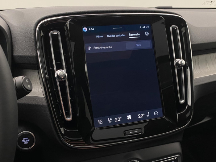Volvo XC40 B4 AUT DARK PLUS na operativní leasing