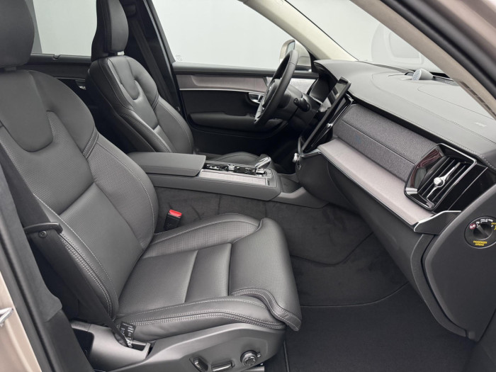 Volvo XC90 B5 AWD AUT BRIGHT ULTRA 7míst na operativní leasing