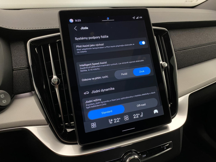 Volvo XC90 B5 AWD BLACK EDITION PLUS 7 na operativní leasing