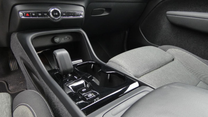 Volvo XC40 B3 PLUS DARK na operativní leasing