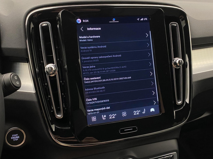 Volvo XC40 B3 AUT DARK PLUS na operativní leasing