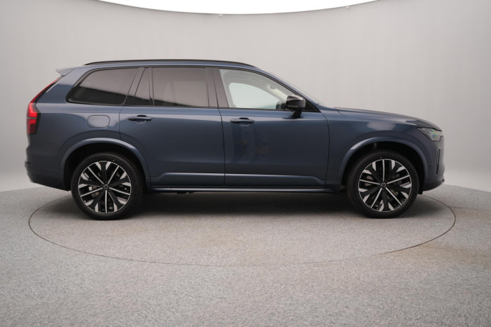 Volvo XC90 T8 AWD Plug-in ULTRA DARK 7m na operativní leasing