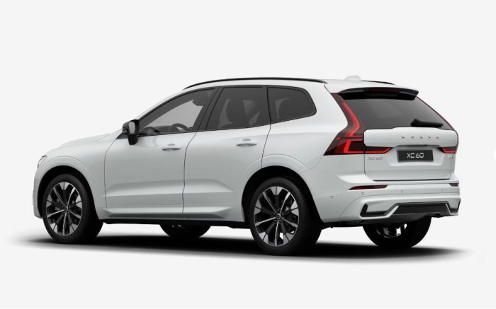 Volvo XC60 B5 AWD AUT DARK ULTRA na operativní leasing