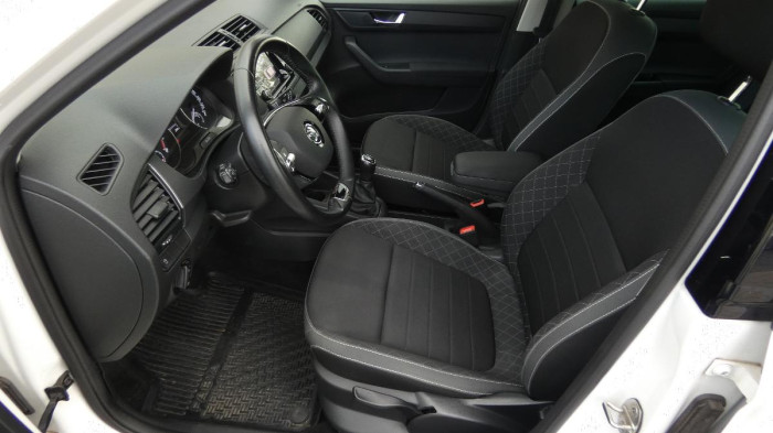 Volvo V60 B5 AWD Momentum Pro na operativní leasing