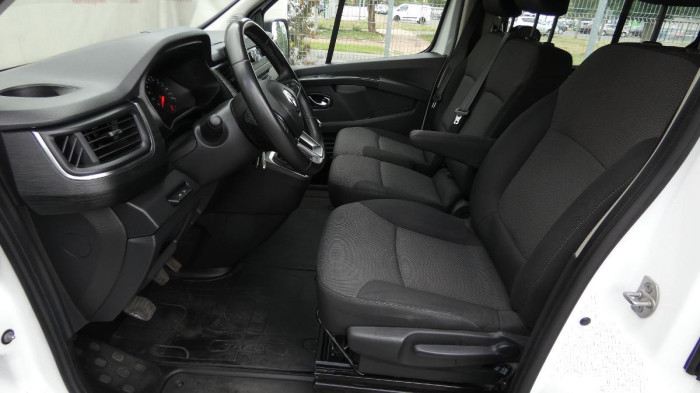 Land Rover Discovery D250 AUTO 4WD na operativní leasing