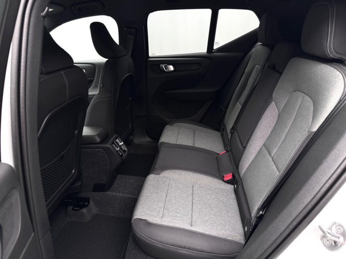 Volvo XC40 B3 AUT DARK PLUS na operativní leasing
