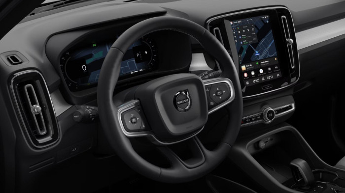 Volvo XC40 B3 AUT DARK PLUS na operativní leasing