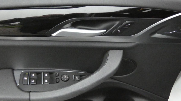 BMW X3 2.0 xDrive20i AT Advantage na operativní leasing