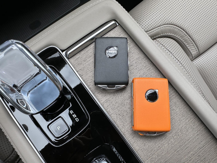 Volvo XC90 B5 AWD AUT DARK PLUS 7míst na operativní leasing