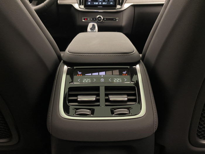 Volvo XC90 T8 AWD Plug-in BRIGHT ULTRA na operativní leasing