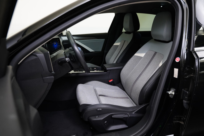 Opel Astra 1.2 Turbo 96 kW Elegance na operativní leasing
