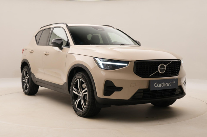 Volvo XC40 B3 AUT DARK PLUS na operativní leasing