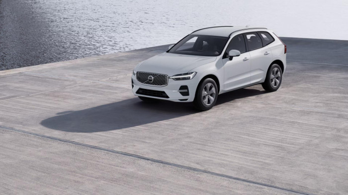 Volvo XC60 B5 AWD AUT ESSENTIAL na operativní leasing