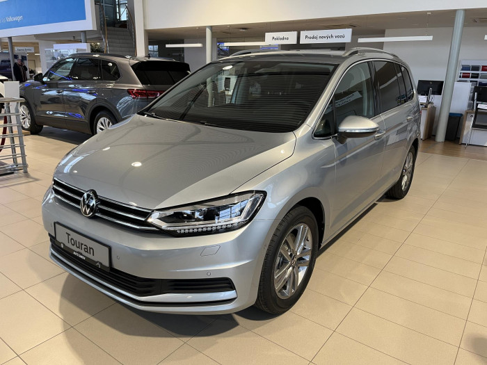 Volkswagen Touran People 1,5 TSI 110 kw EVO 7DSG na operativní leasing