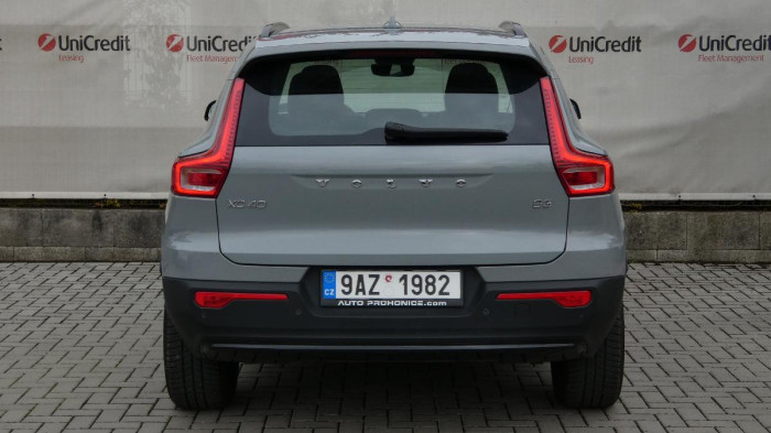 Volvo XC40 B3 PLUS DARK na operativní leasing