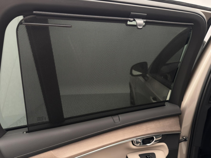 Volvo XC90 T8 AWD Plug-in ULTRA DARK 7m na operativní leasing