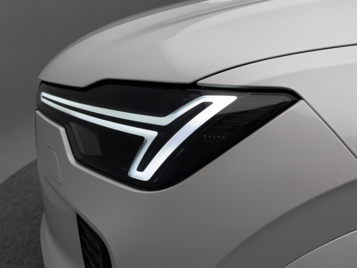 Volvo XC90 T8 AWD Plug-in ULTRA DARK 7m na operativní leasing