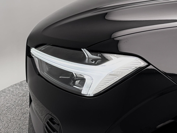 Volvo XC60 B5 AWD AUT DARK PLUS na operativní leasing