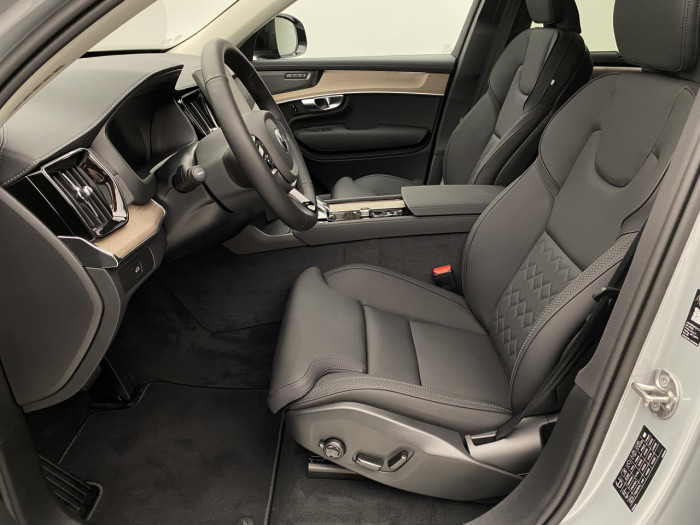 Volvo XC90 B5 AWD AUT DARK PLUS 7míst na operativní leasing