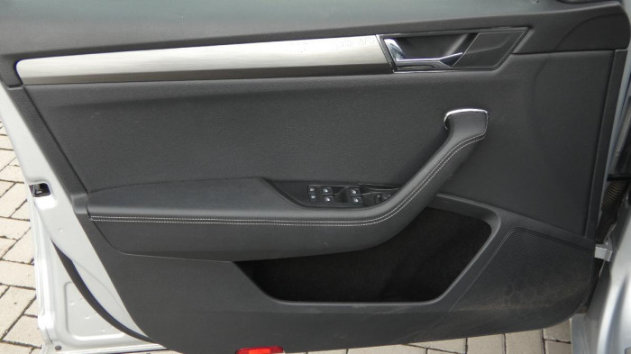 Škoda Superb 1.4 TSI iV Ambition DSG na operativní leasing