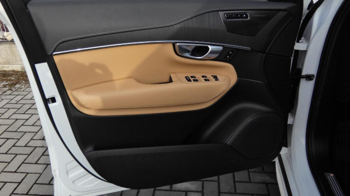 Volvo XC90 B5 AWD Plus Bright 7 míst na operativní leasing