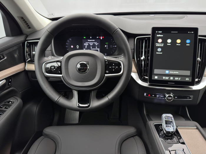 Volvo XC90 T8 AWD Plug-in DARK PLUS 7m na operativní leasing