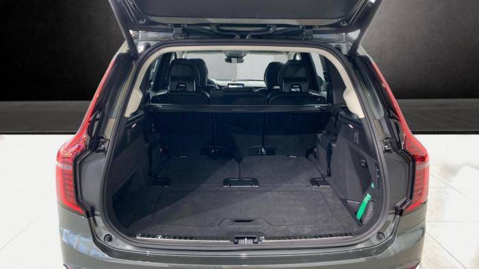 Volvo XC90 PLUS BRIGHT, B5 AWD, 184+10 kW / 250+14 HP na operativní leasing